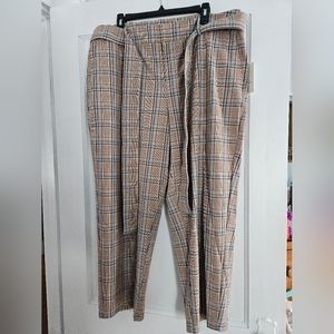 🆕️A New Day Plaid Stretch Capri Pants